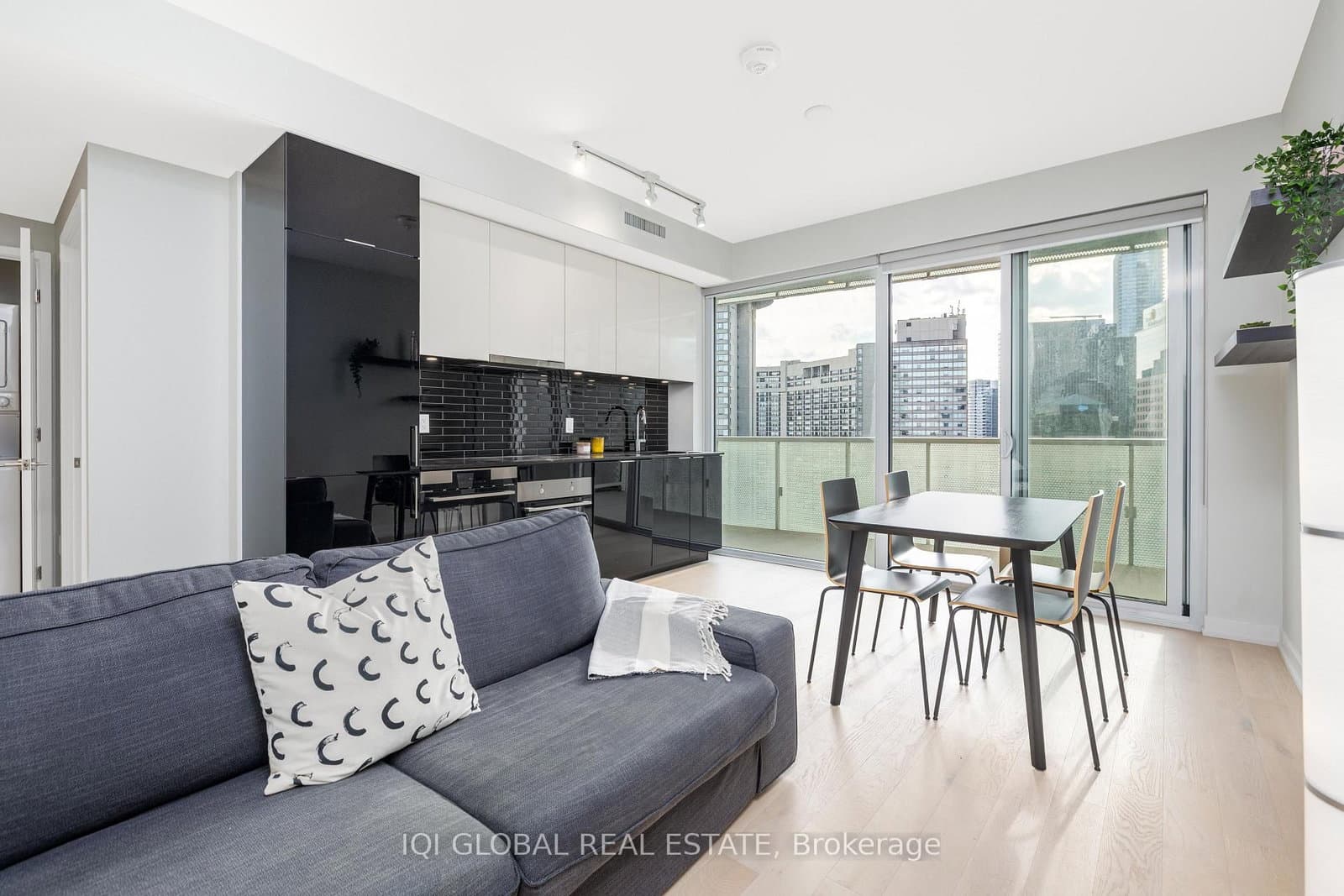 15 Queens Quay Street E, Unit 2205 thumbnail 16