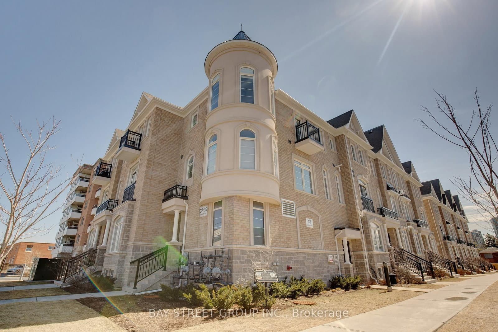 37 Drewry Avenue, Unit 3 thumbnail 2