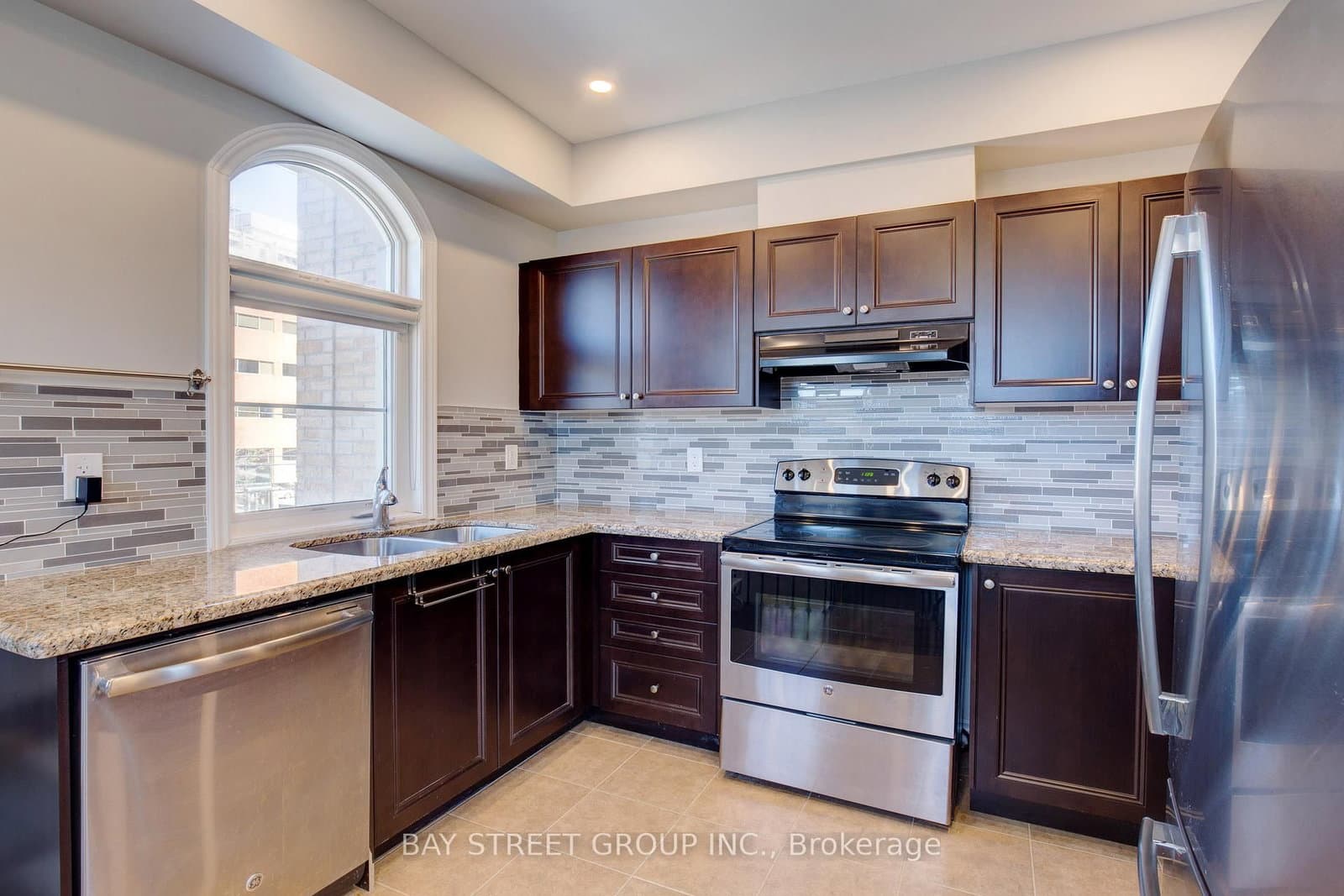 37 Drewry Avenue, Unit 3 thumbnail 9