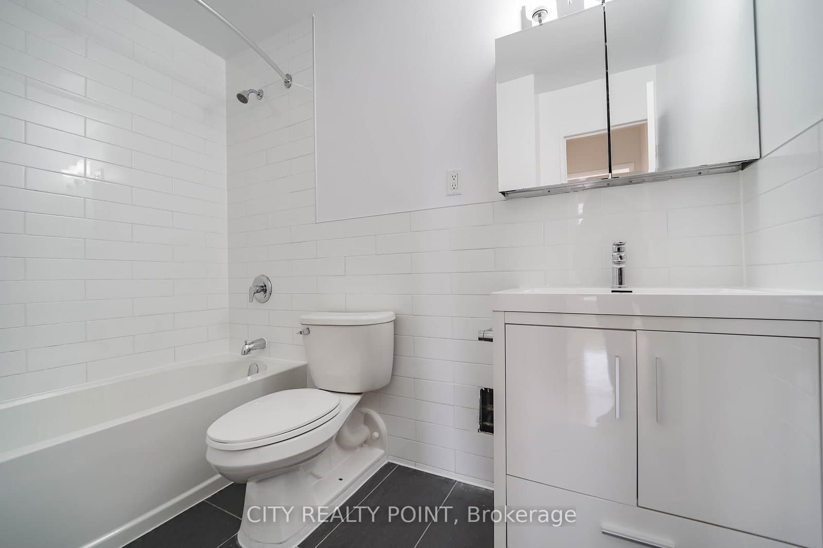 666 Spadina Avenue, Unit 2411 thumbnail 8