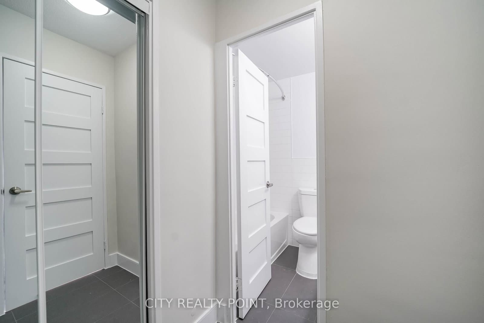 666 Spadina Avenue, Unit 1007 thumbnail 8