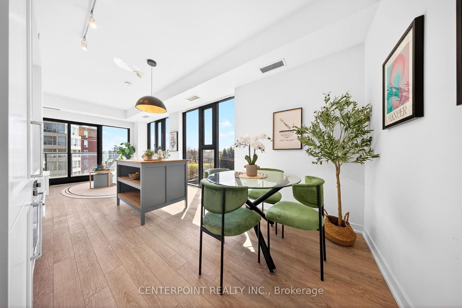 250 Lawrence Avenue W, Unit 519 thumbnail 2
