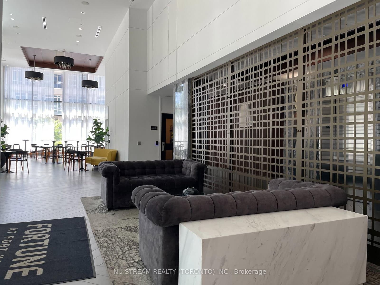 38 Iannuzzi Street, Unit 207 thumbnail 3