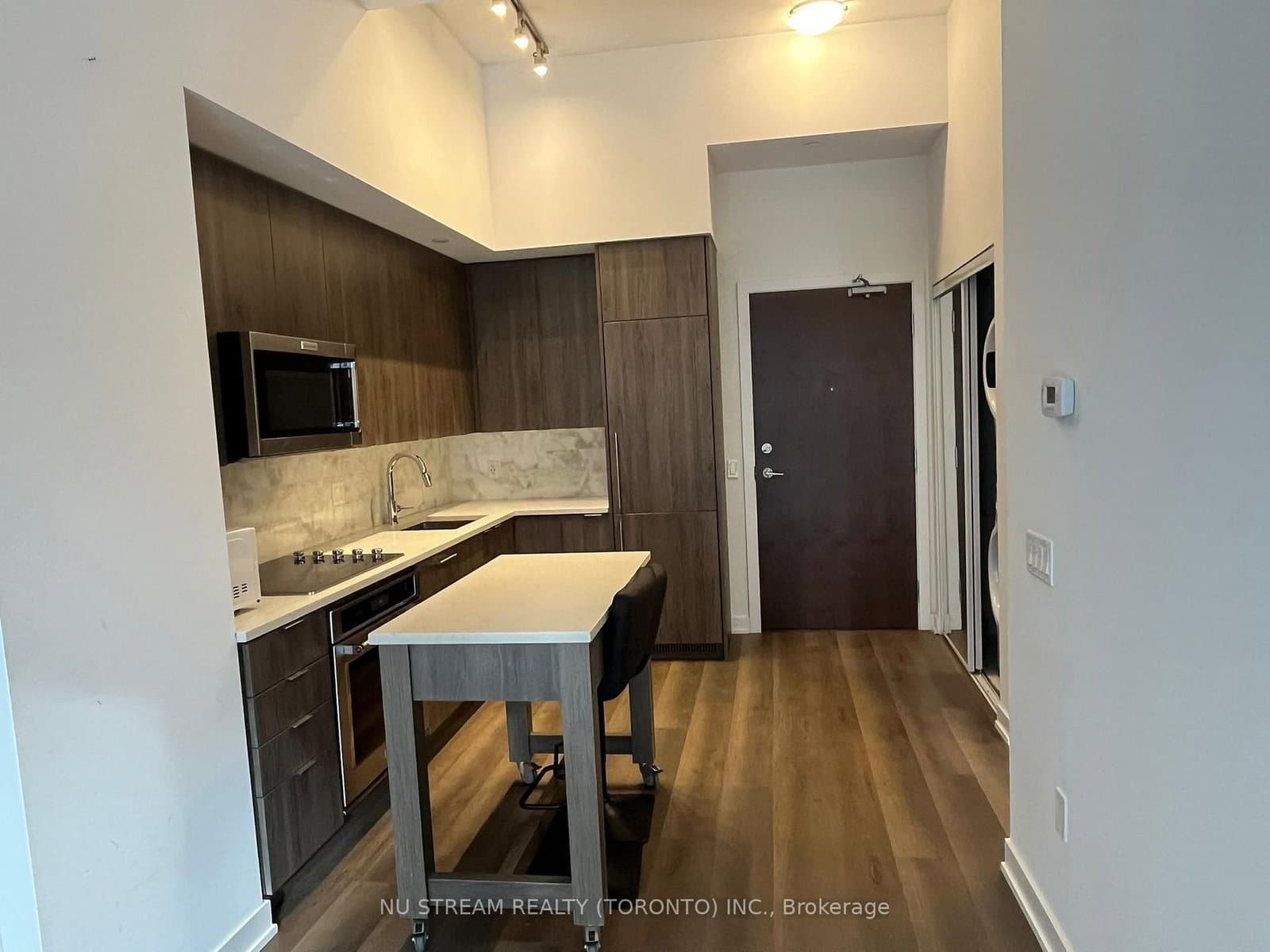 38 Iannuzzi Street, Unit 207 thumbnail 8