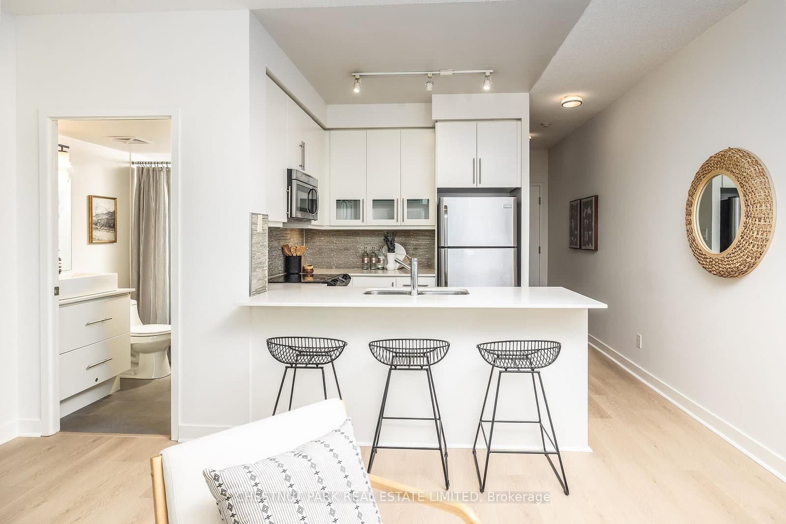 1171 Queen Street W, Unit 802 thumbnail 4