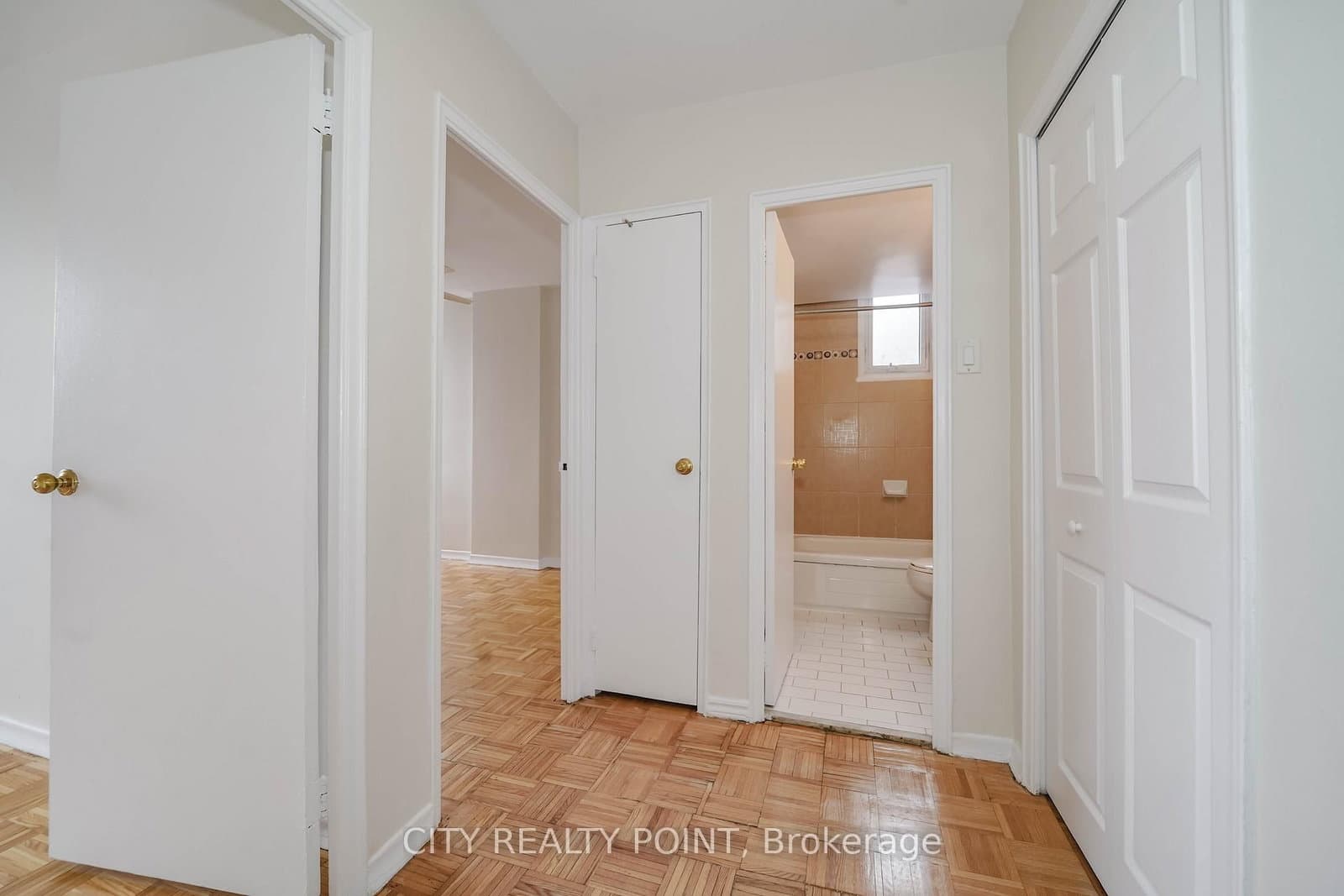 55 Isabella Street, Unit 906 thumbnail 11