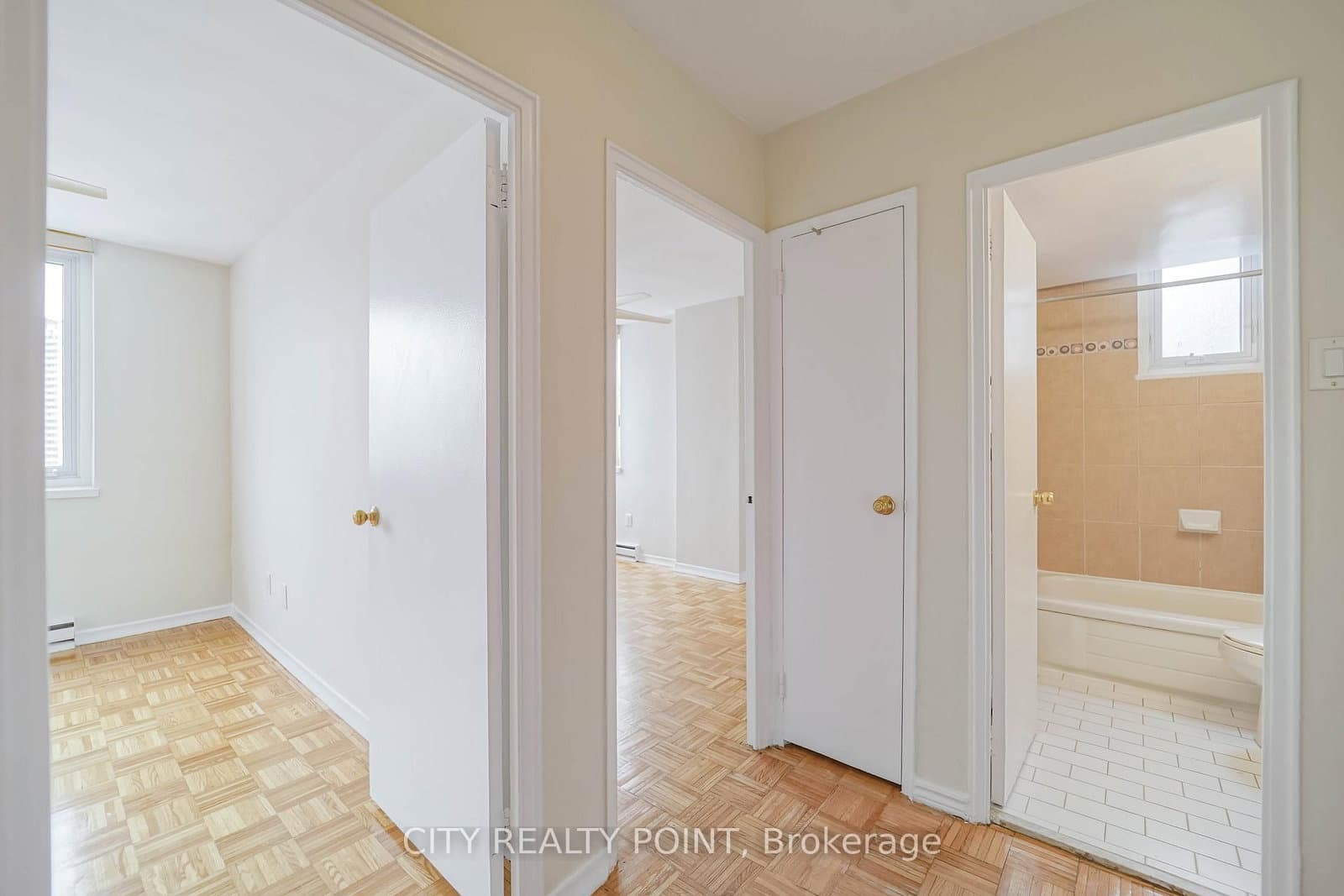 55 Isabella Street, Unit 906 thumbnail 7