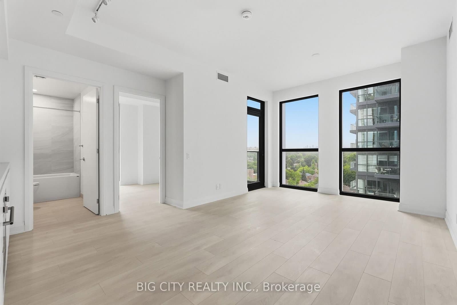 25 Frederick Todd Way, Unit 1004 thumbnail 4