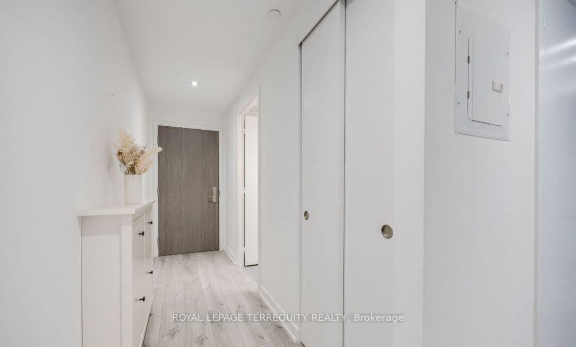 161 Roehampton Avenue, Unit 330 thumbnail 4