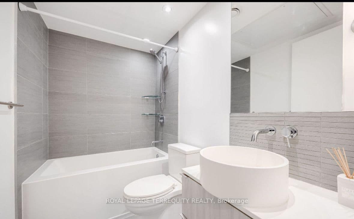 161 Roehampton Avenue, Unit 330 thumbnail 6