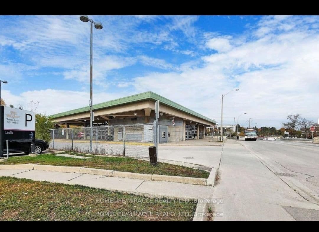 2756 Old Leslie Street, Unit 319 thumbnail 14