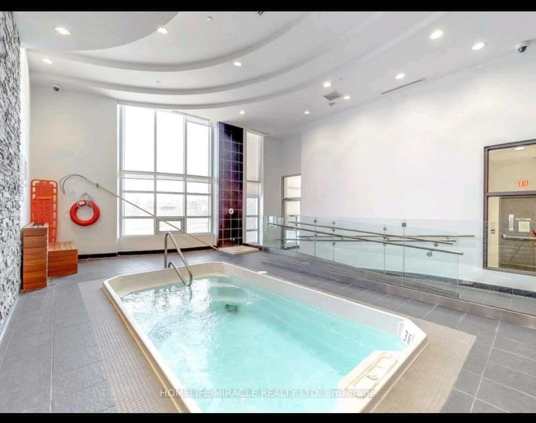 2756 Old Leslie Street, Unit 319 thumbnail 3