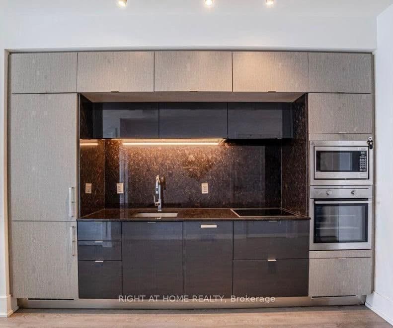 10 York Street, Unit 3213 thumbnail 12