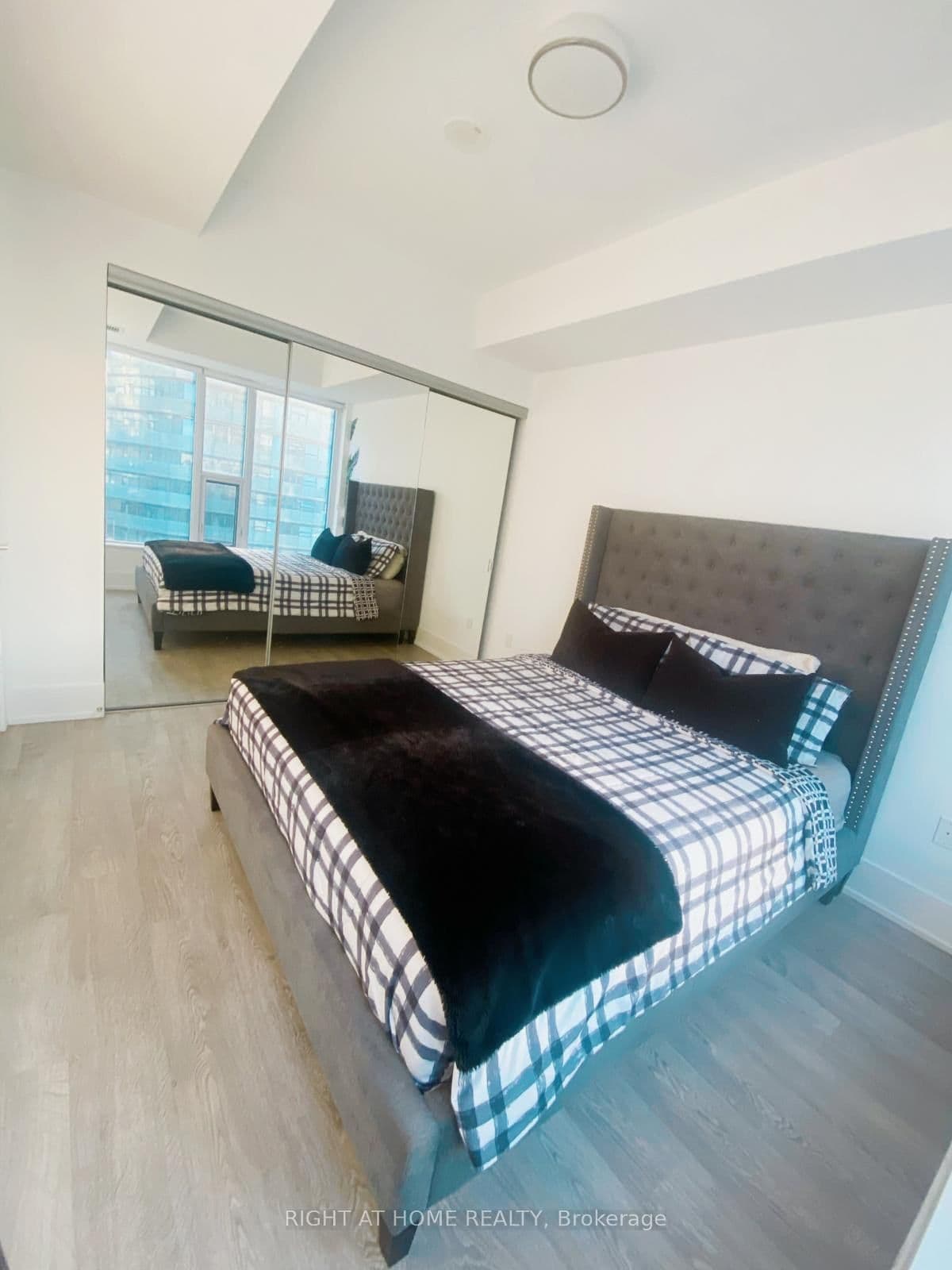 10 York Street, Unit 3213 thumbnail 19