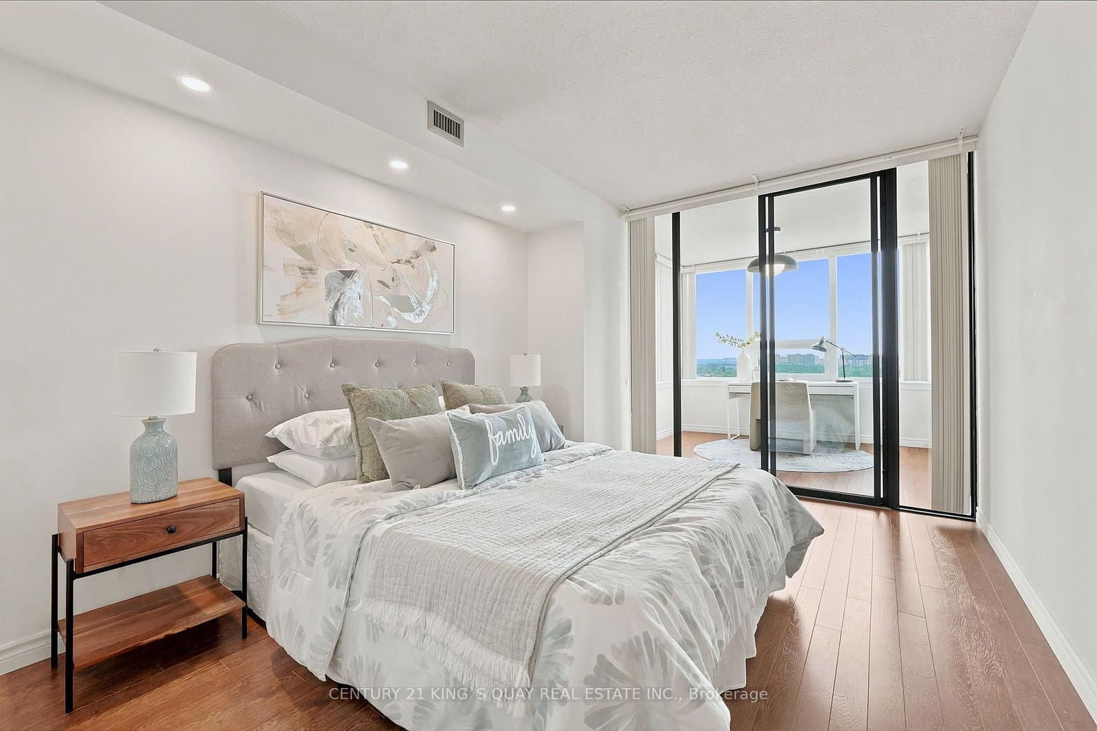55 Skymark Drive, Unit 1908 thumbnail 18