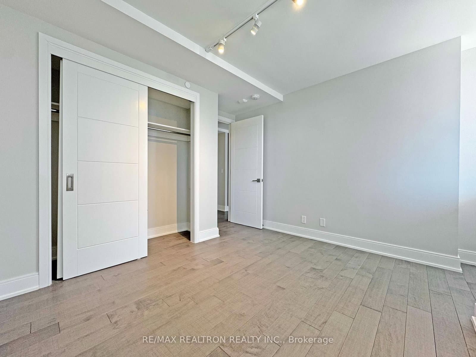 11 Walmer Road, Unit 301 thumbnail 11