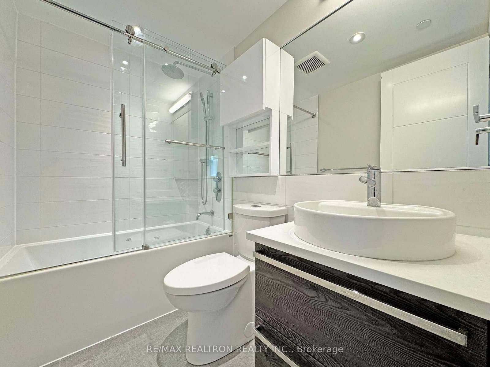 11 Walmer Road, Unit 301 thumbnail 12