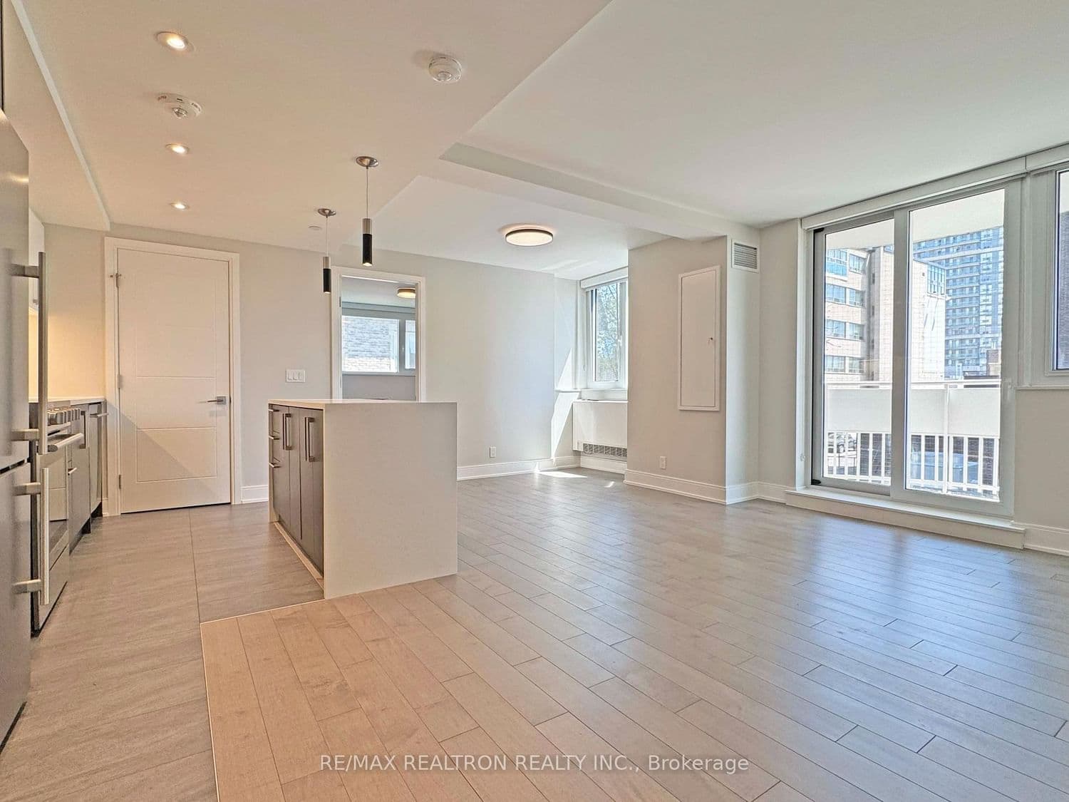 11 Walmer Road, Unit 301 thumbnail 3