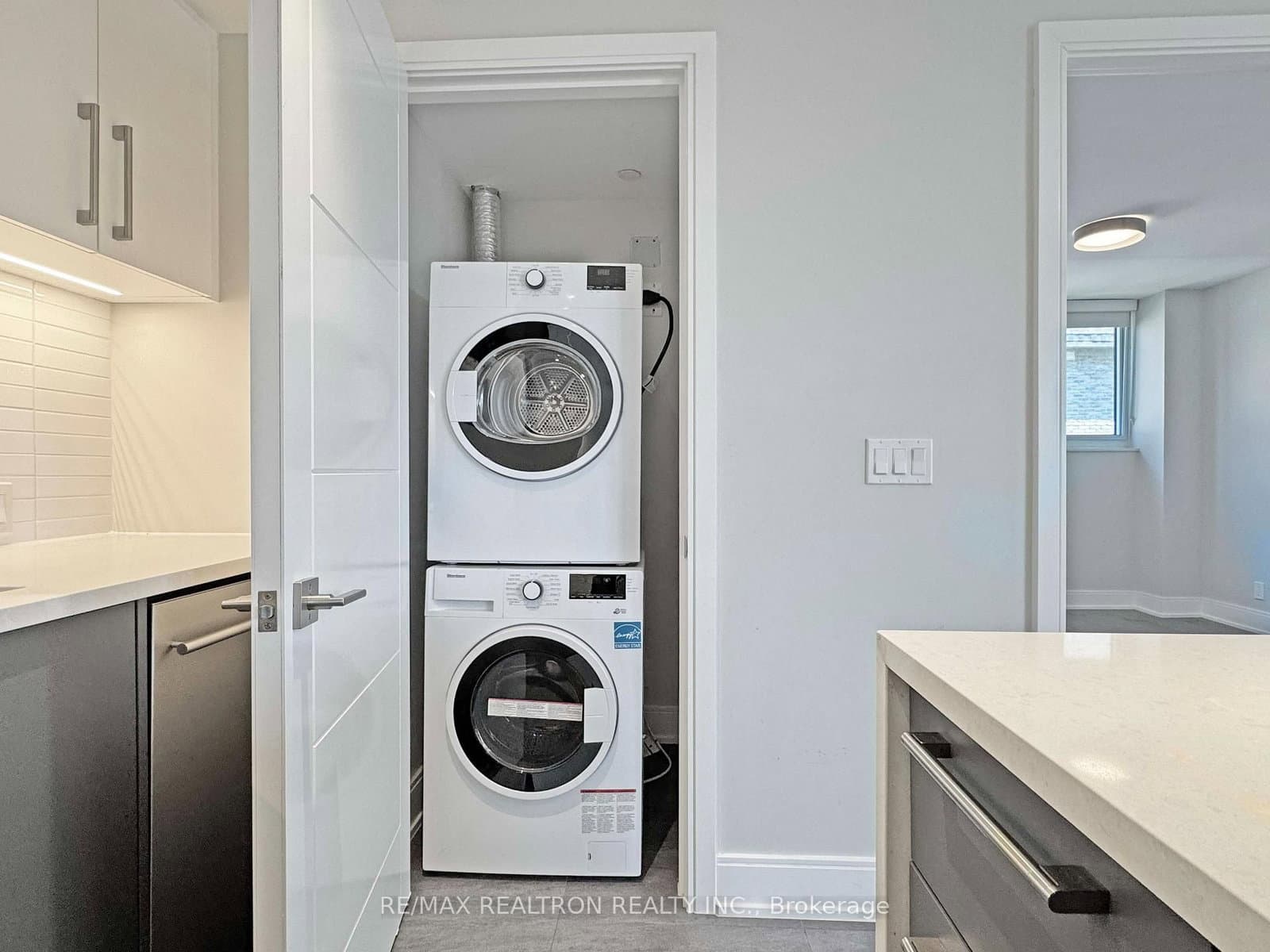 11 Walmer Road, Unit 301 thumbnail 6