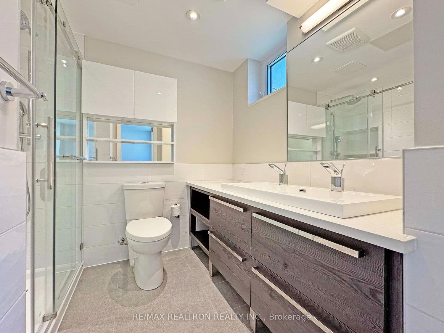11 Walmer Road, Unit 301 thumbnail 9