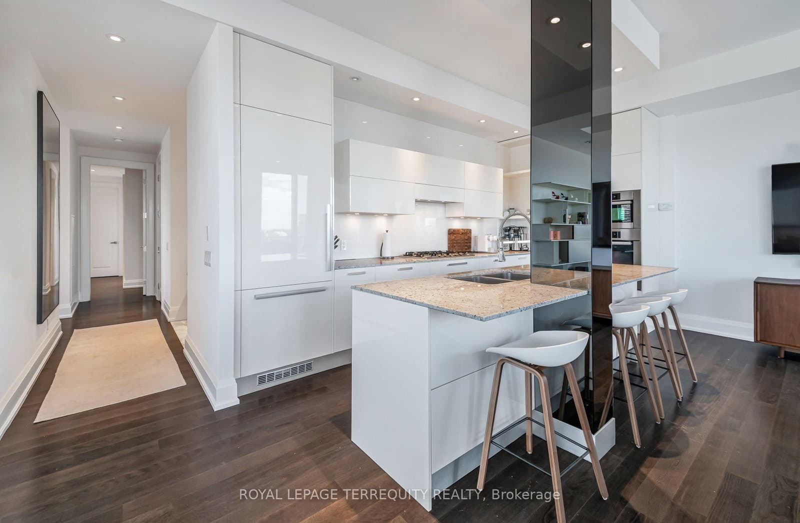 88 Davenport Road, Unit 1704 thumbnail 17