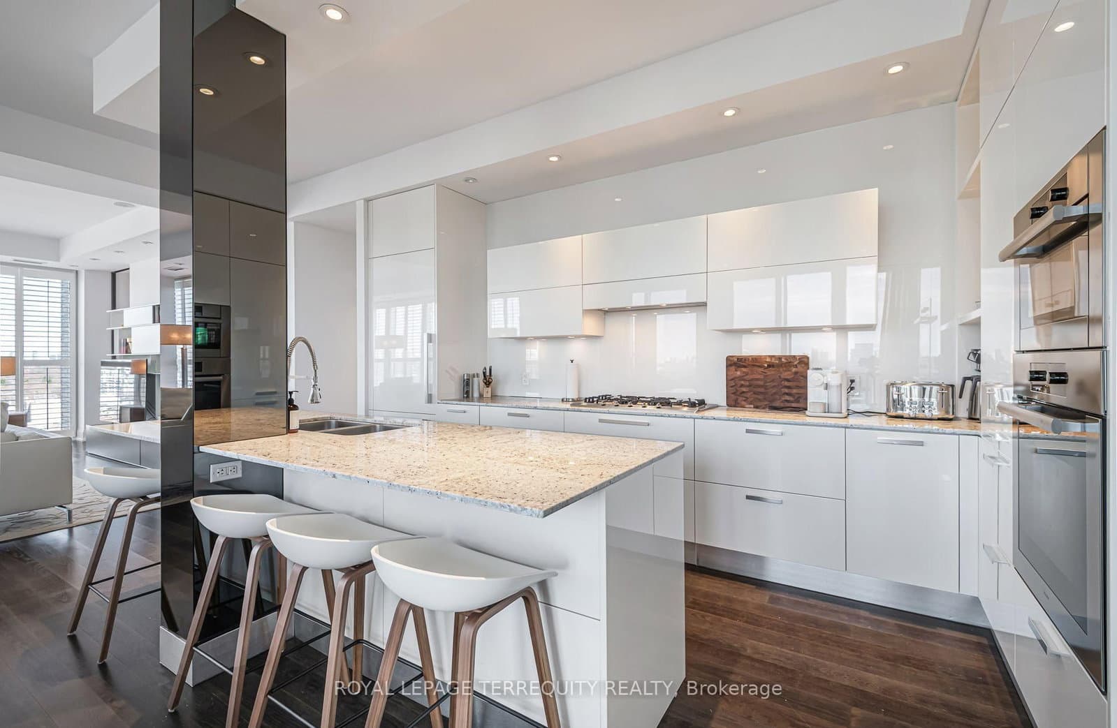 88 Davenport Road, Unit 1704 thumbnail 18