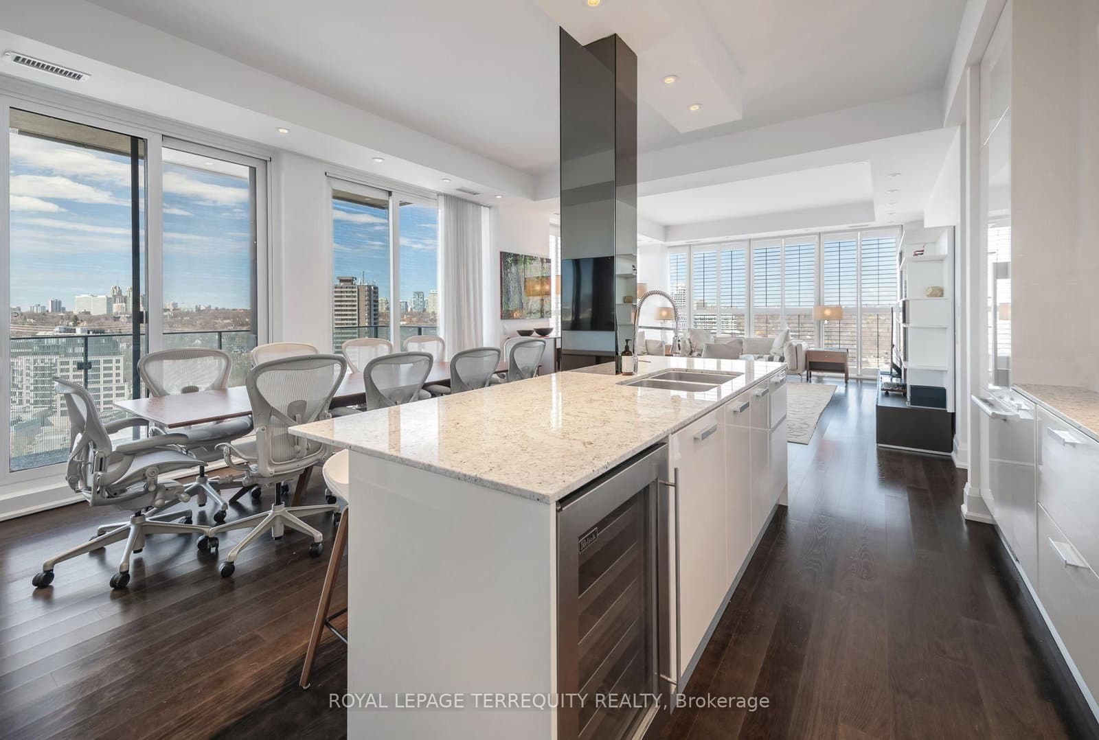 88 Davenport Road, Unit 1704 thumbnail 20