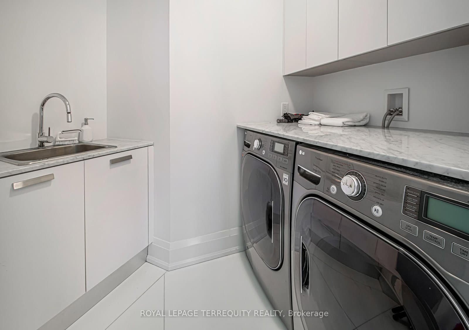 88 Davenport Road, Unit 1704 thumbnail 34