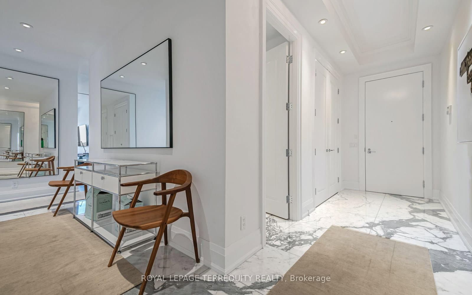 88 Davenport Road, Unit 1704 thumbnail 9