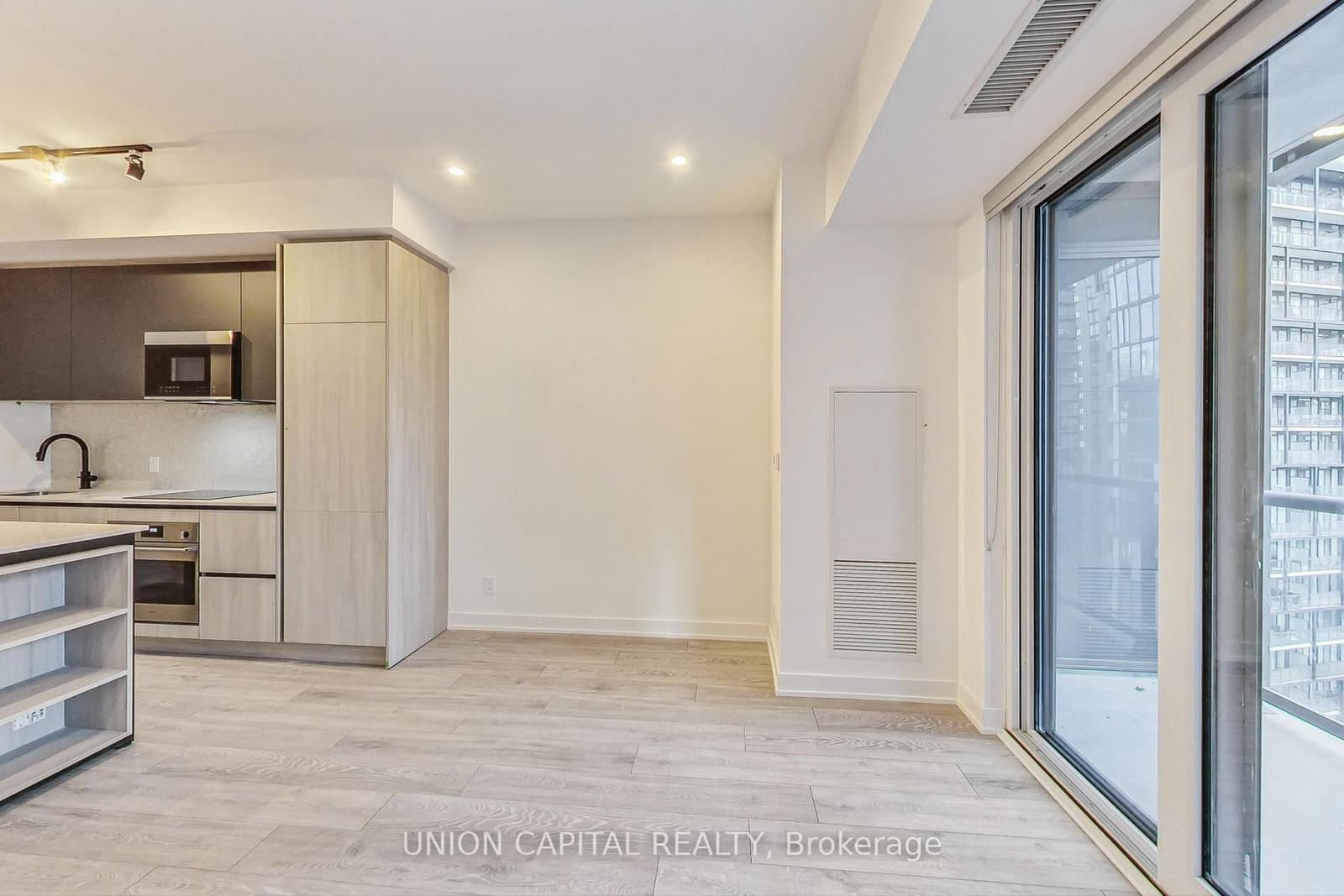 108 Peter Street, Unit 3305 thumbnail 8