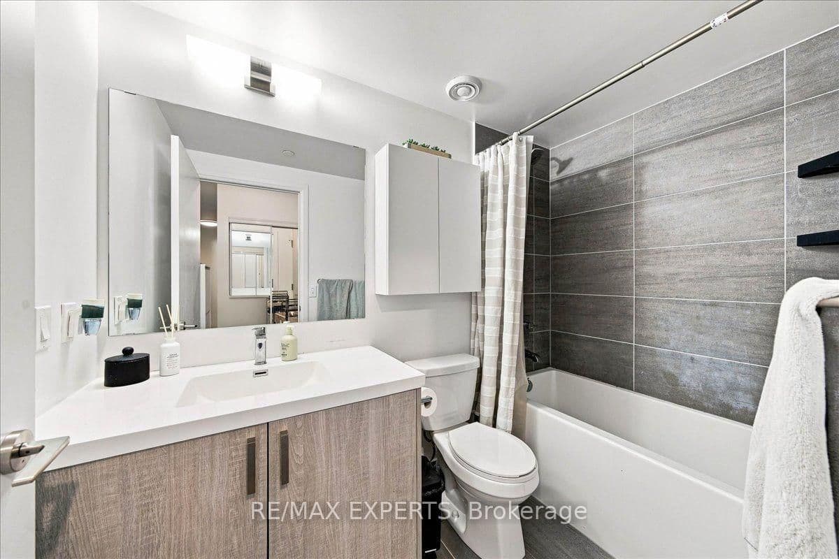 77 Mutual Street, Unit 401 thumbnail 18
