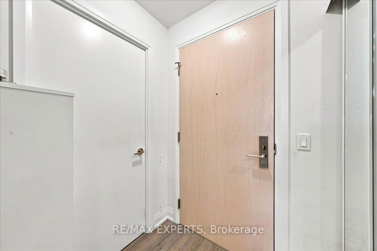 77 Mutual Street, Unit 401 thumbnail 8