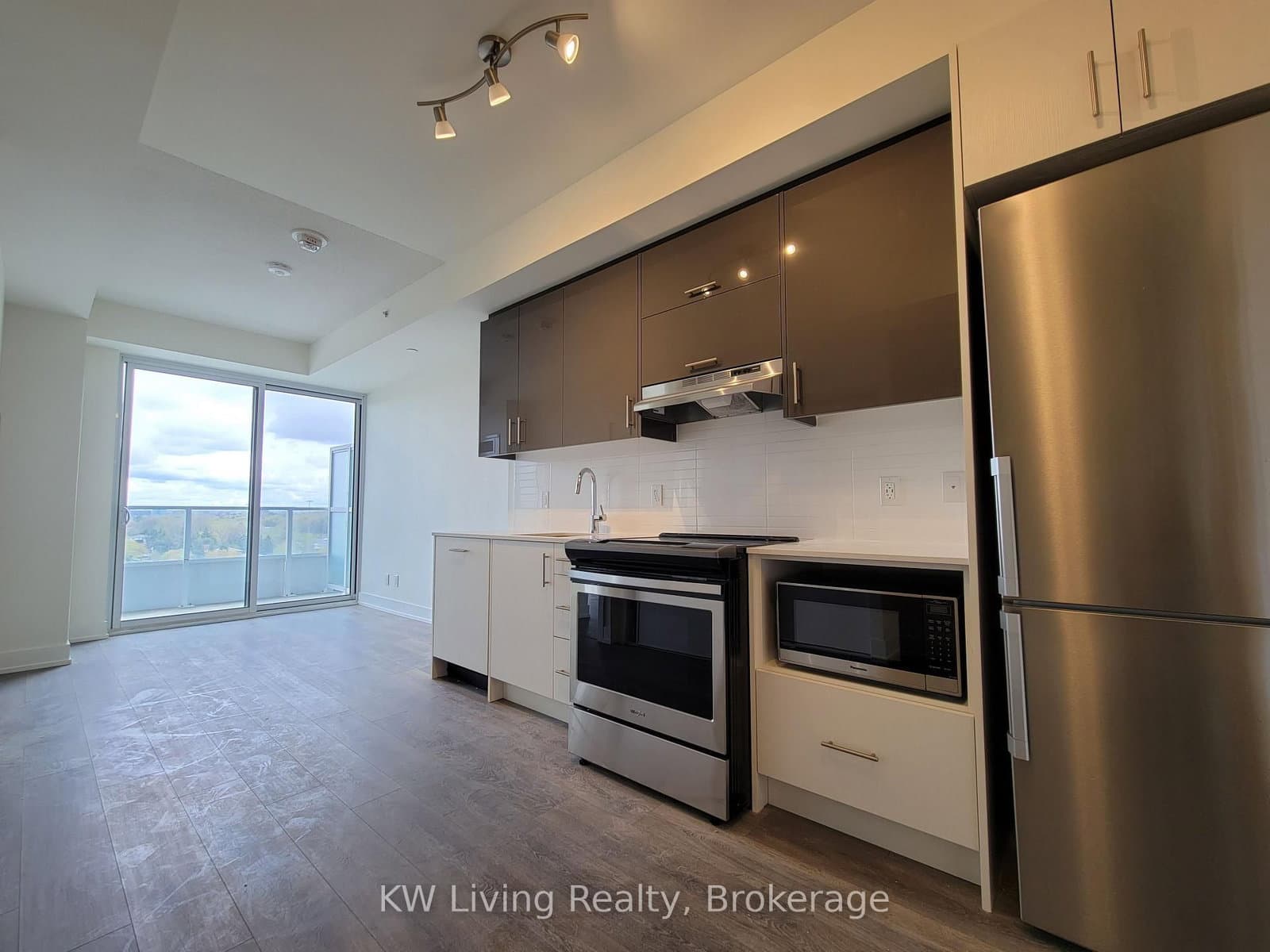 180 Fairview Mall Drive, Unit 1807 thumbnail 2