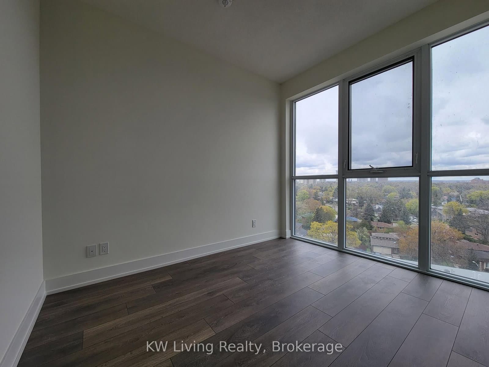 180 Fairview Mall Drive, Unit 1807 thumbnail 7