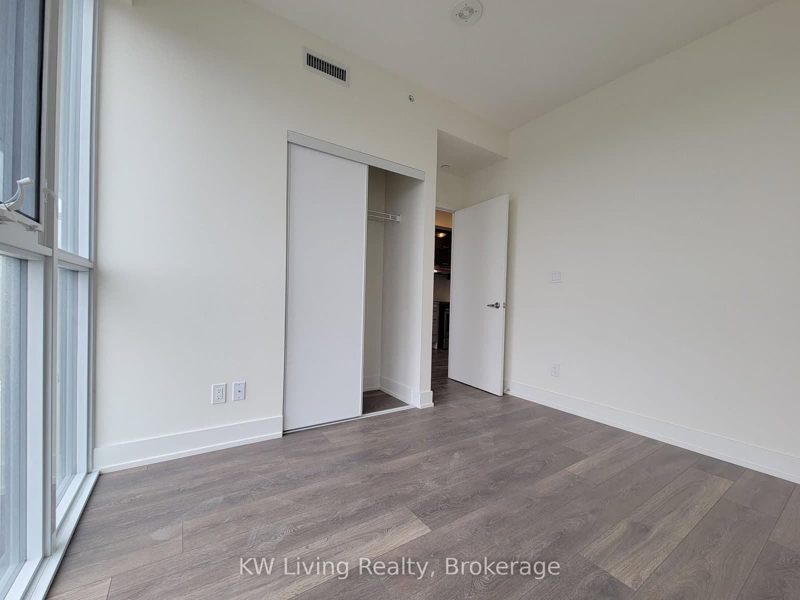 180 Fairview Mall Drive, Unit 1807 thumbnail 8