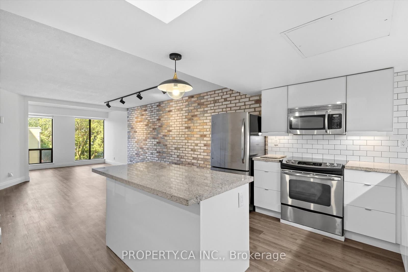 456 College Street, Unit 306 thumbnail 2