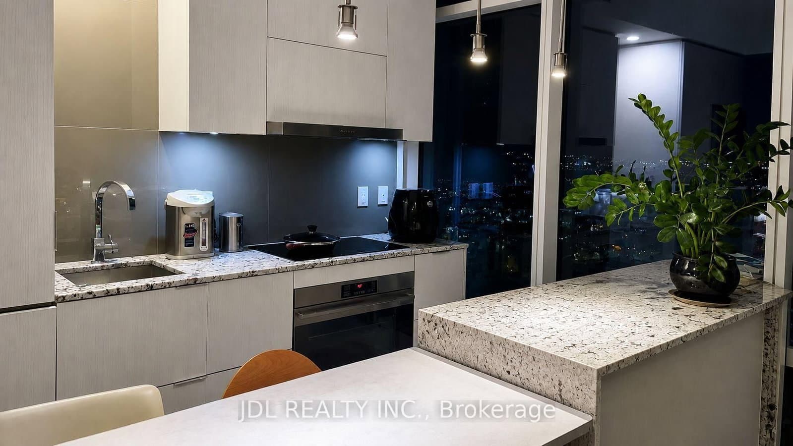 1 Bloor Street E, Unit 3804 thumbnail 3