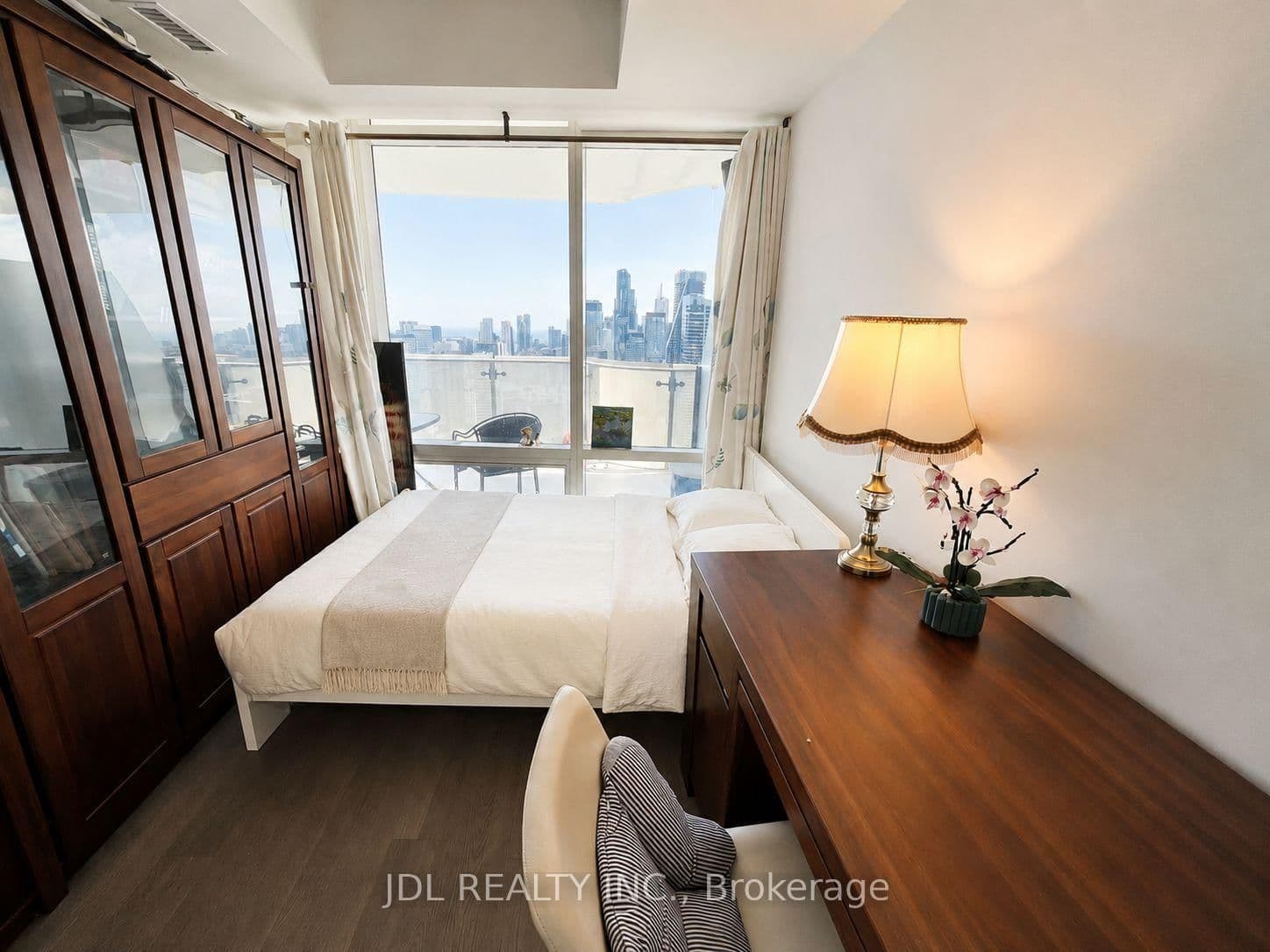 1 Bloor Street E, Unit 3804 thumbnail 4