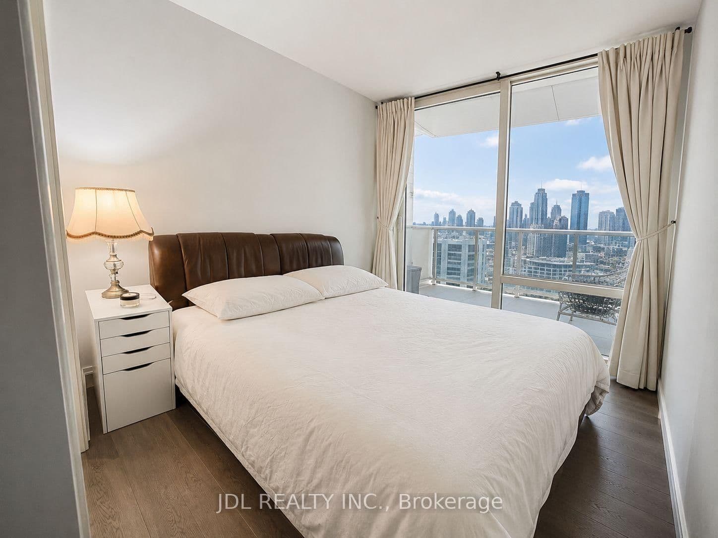 1 Bloor Street E, Unit 3804 thumbnail 5