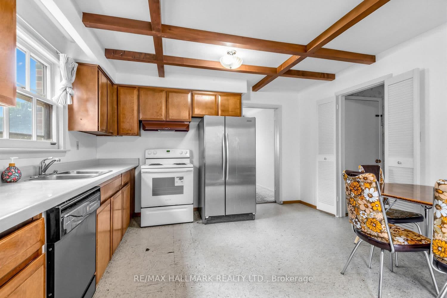 691 Conacher Drive thumbnail 10