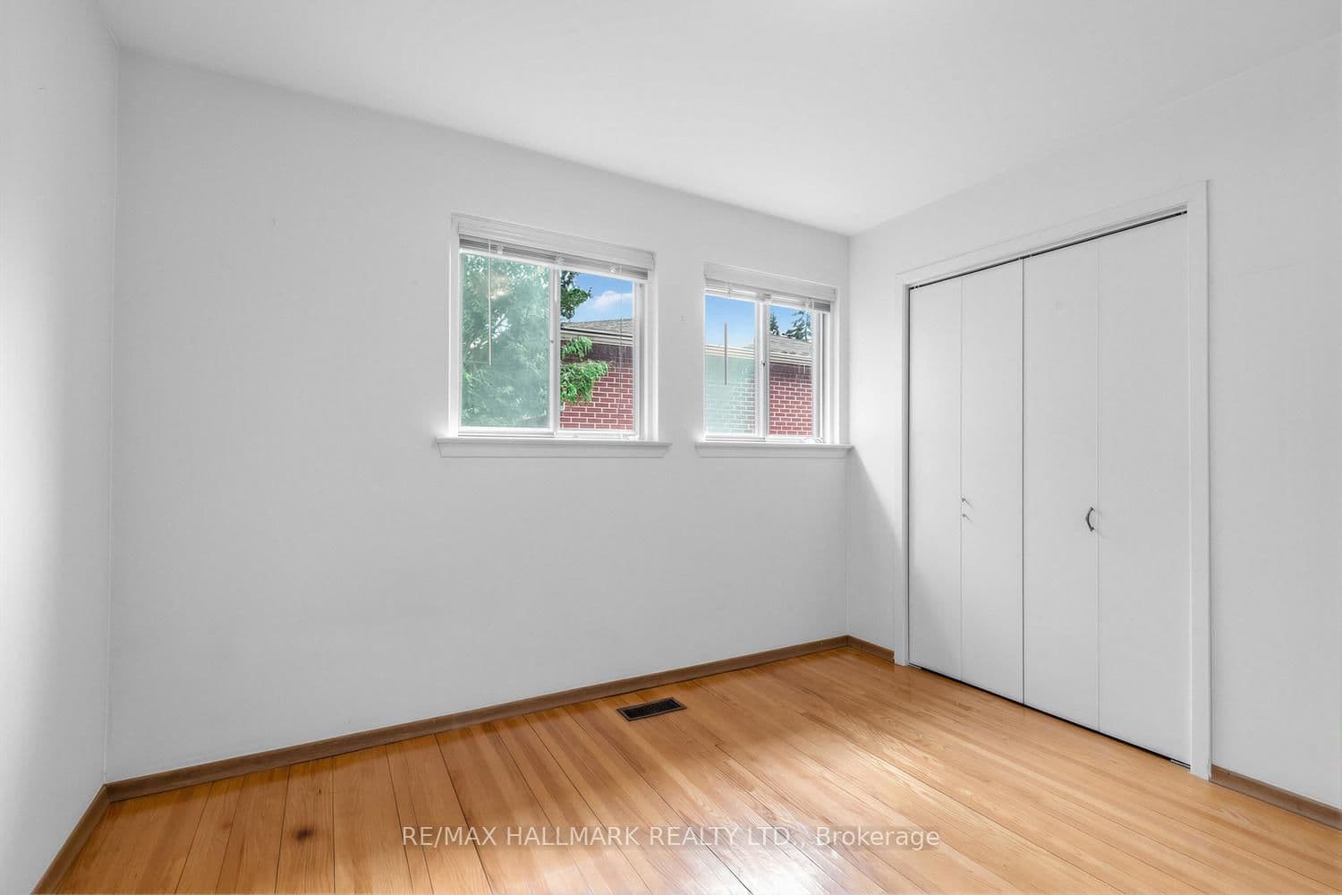 691 Conacher Drive thumbnail 22