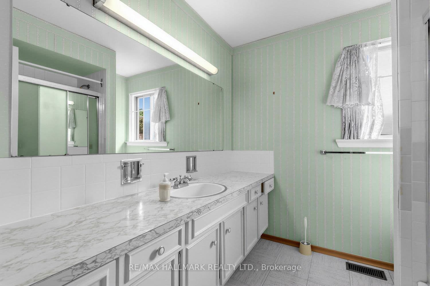 691 Conacher Drive thumbnail 24