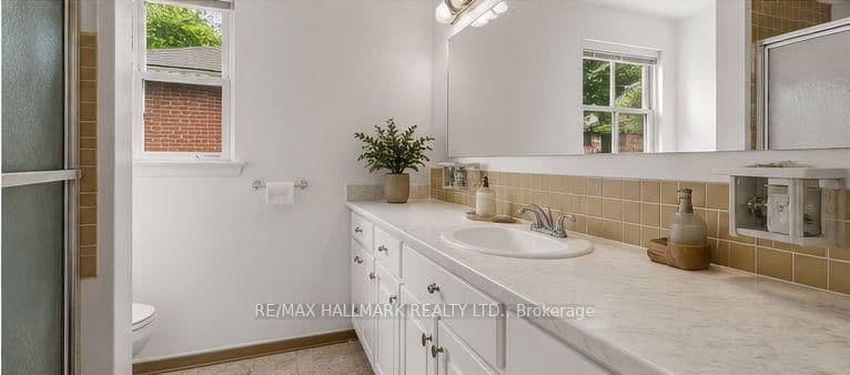 691 Conacher Drive thumbnail 32