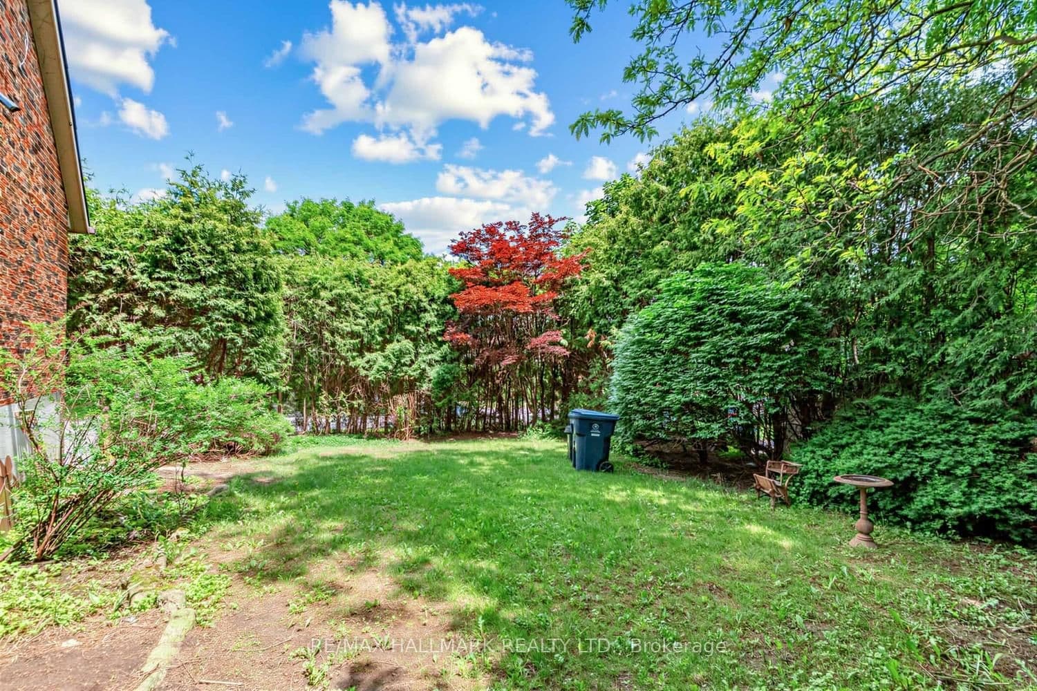 691 Conacher Drive thumbnail 35