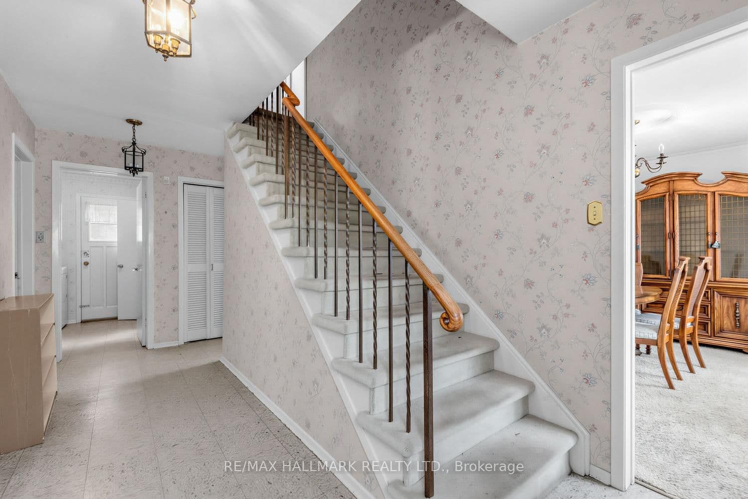 691 Conacher Drive thumbnail 4