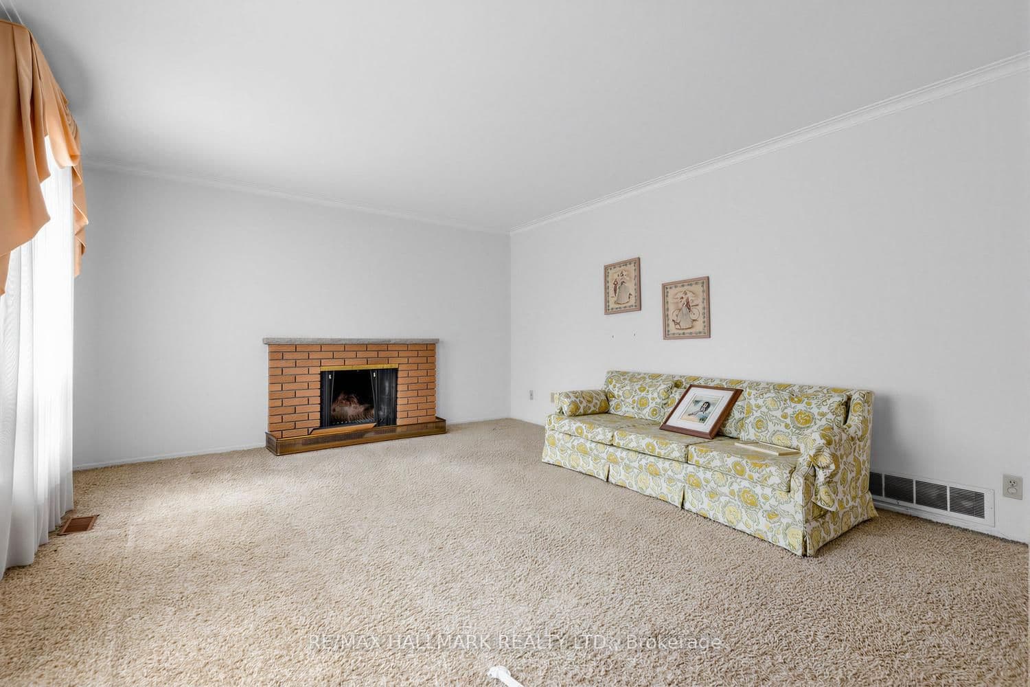 691 Conacher Drive thumbnail 5
