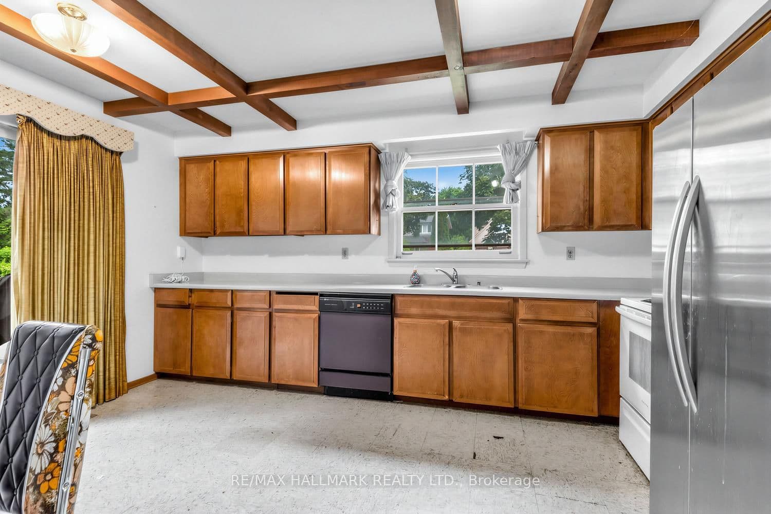 691 Conacher Drive thumbnail 8