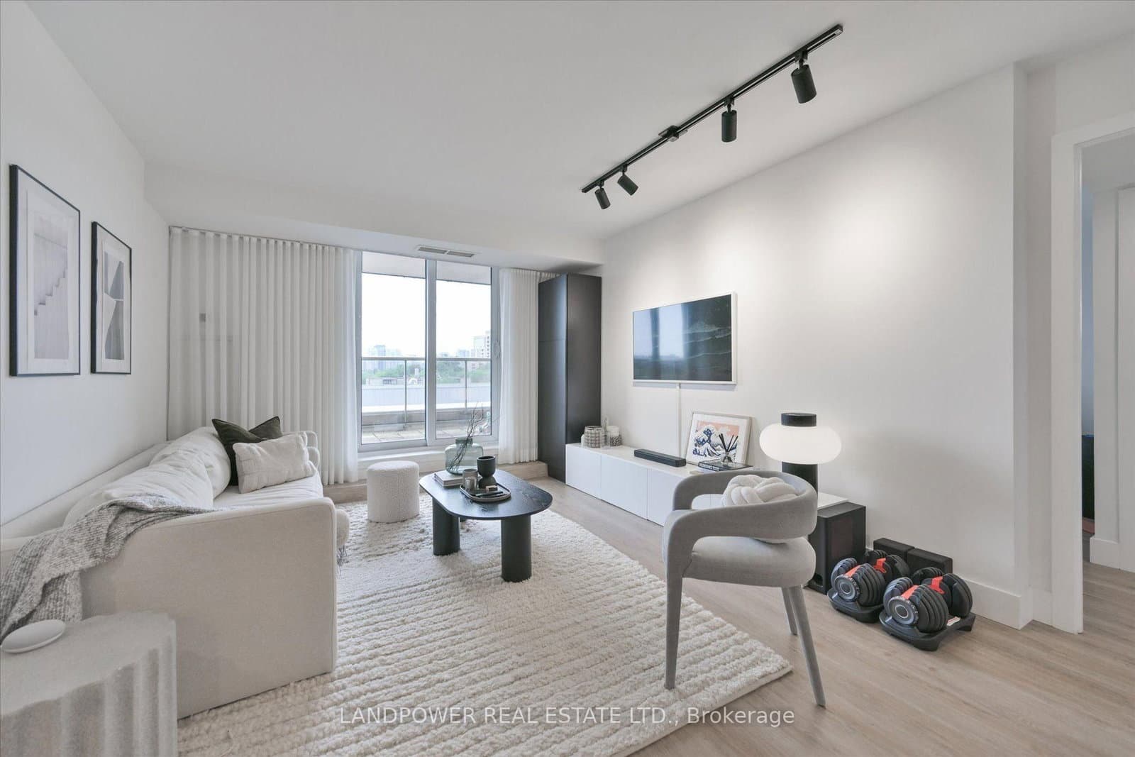 18 Kenaston Gardens, Unit 503 - Image 1