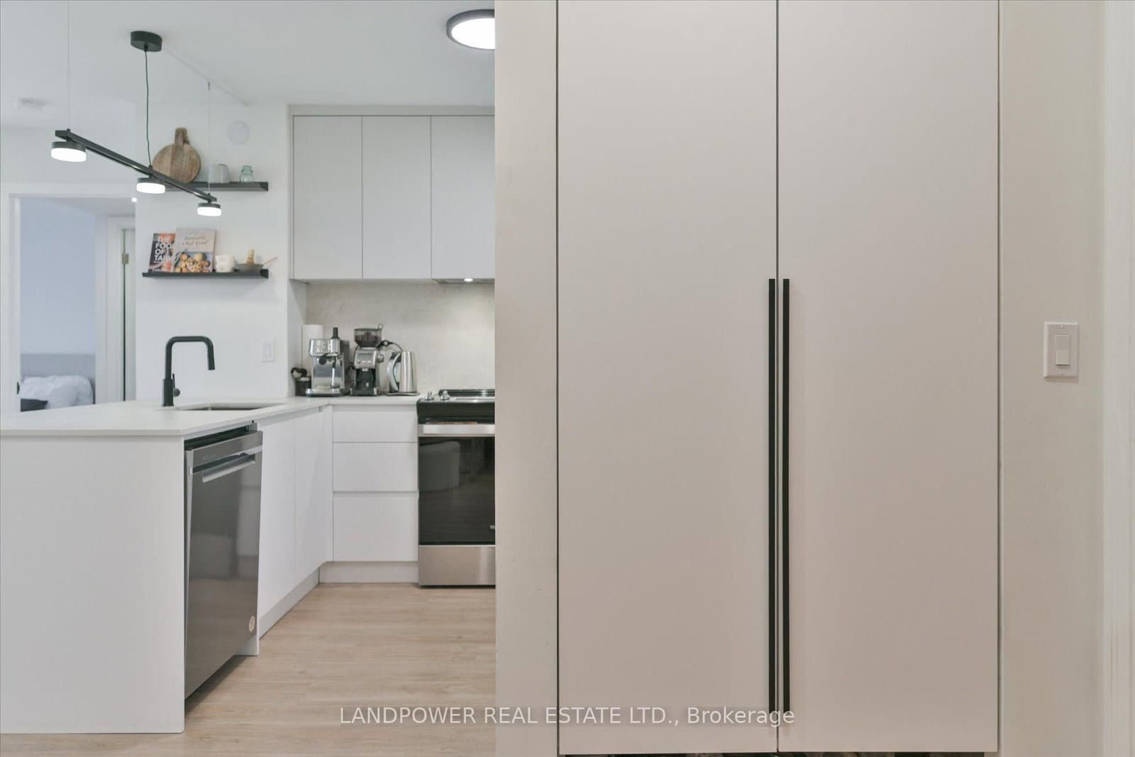 18 Kenaston Gardens, Unit 503 thumbnail 16