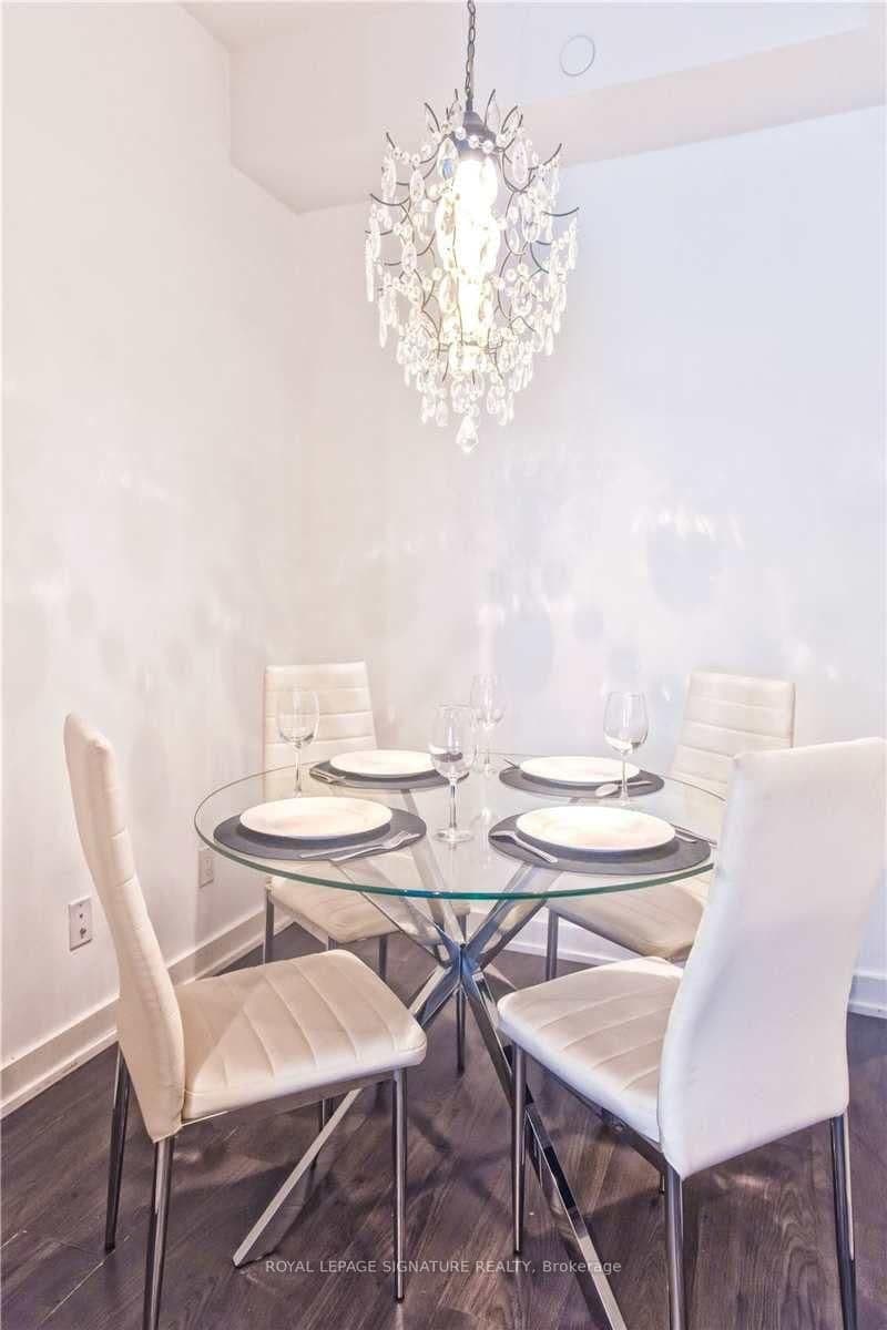 50 Bruyeres Mews, Unit 809 thumbnail 11